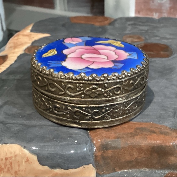 🔵 Vintage - Ornate Silver Plated - Mirrored Lid Trinket Box - Est. 70 years old - Picture 12 of 15